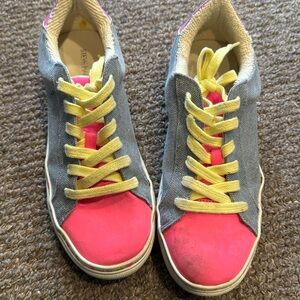Steve Madden sparkly denim/neon pink sneakersrs